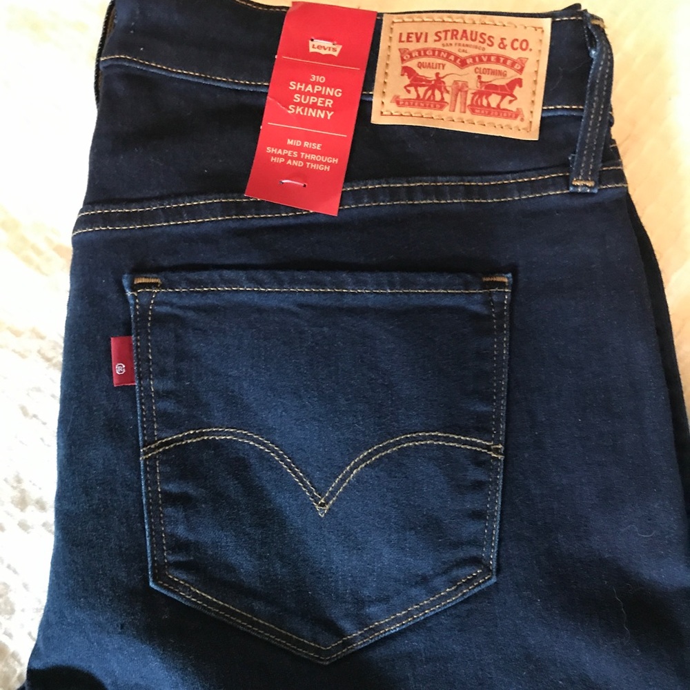 NWT Levi's 310 Shaping Super Skinny Jeans