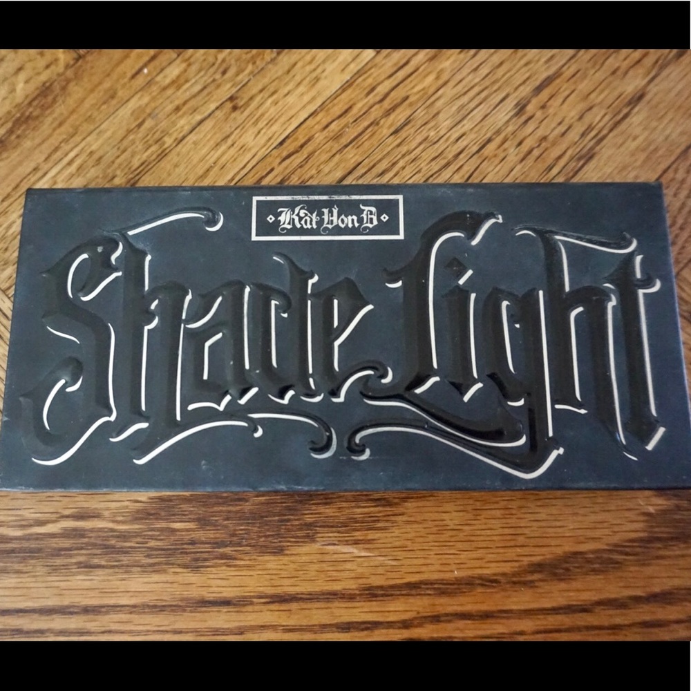 Kay Von D Shade and Light palette