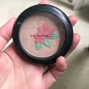 MAC LE BEAUTY POWDER