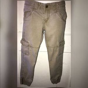 Levi’s tan khaki Cargo Capri pants