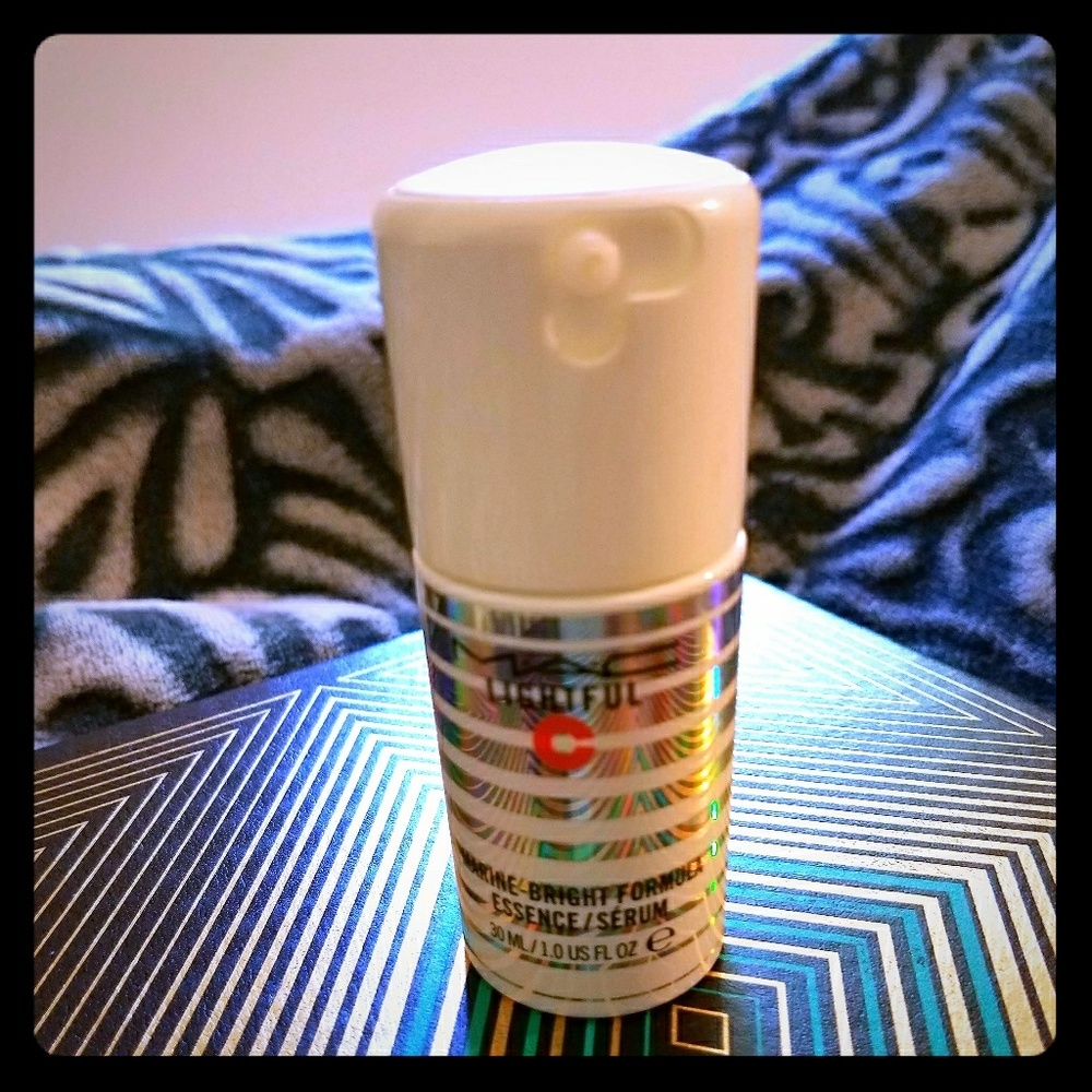 MAC Lightful C Marine Bright Essence Serum - Picture 2 of 2