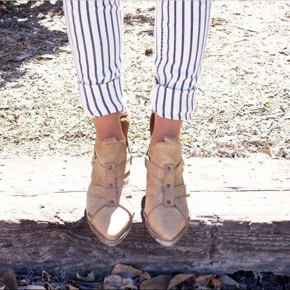 NIB Tan Hardcore Harness Vegan Ankle Boot - Picture 7 of 8