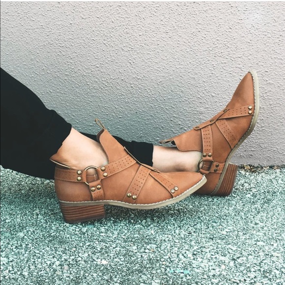 NIB Tan Hardcore Harness Vegan Ankle Boot - Picture 3 of 8