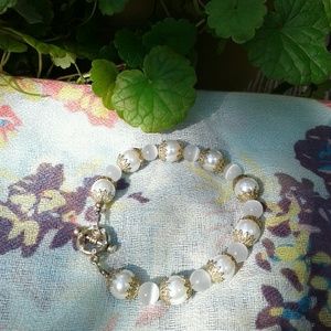 White & gold fuax pearl bracelet