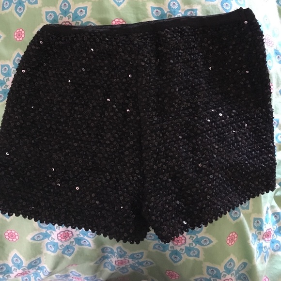 Black sequin shorts - Picture 3 of 3