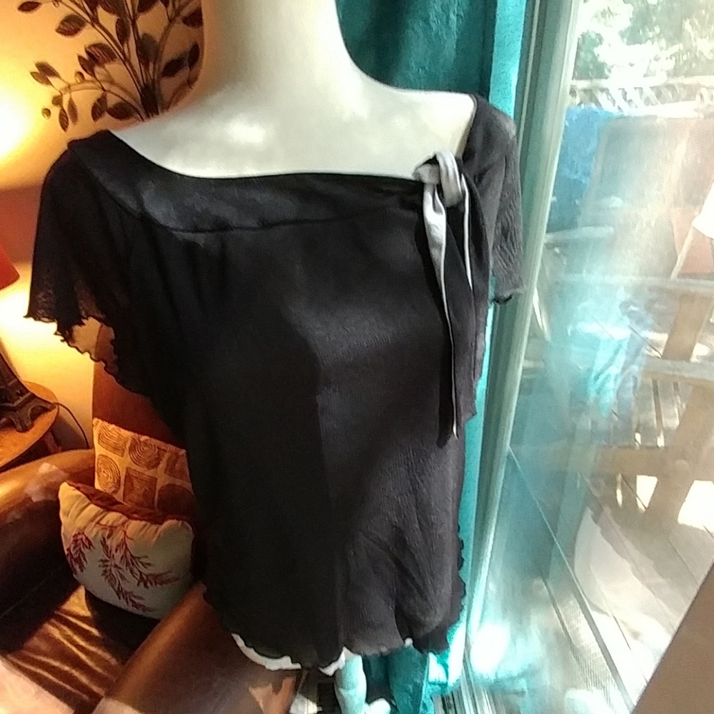 Cute black top
