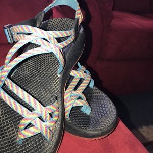 Rainbow size 8 toe strap chacos