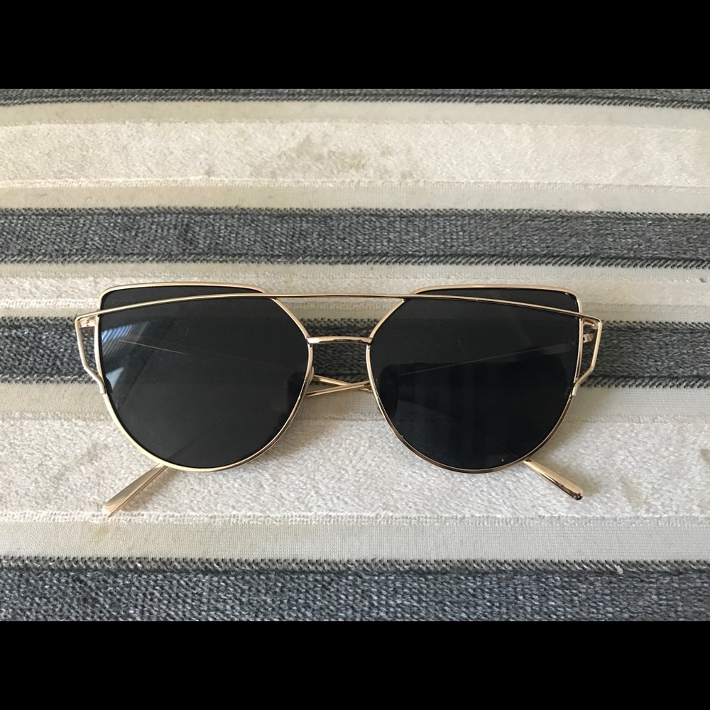 Super cute black trendy sunglasses