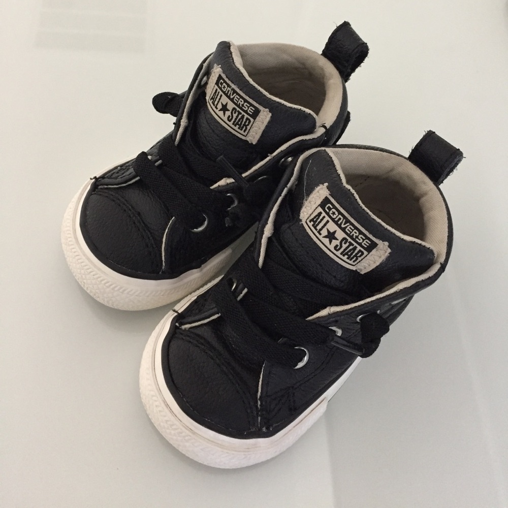 SOLD Adorable no time to lace converse SOLD