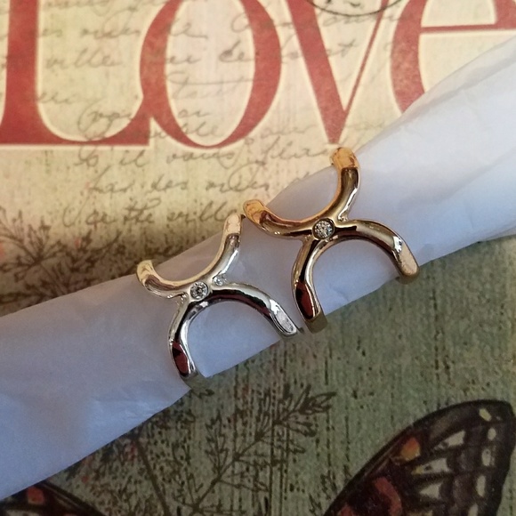 - ✅ 🎉HOST Pick 🎉GOLD-tone ring - Picture 4 of 5