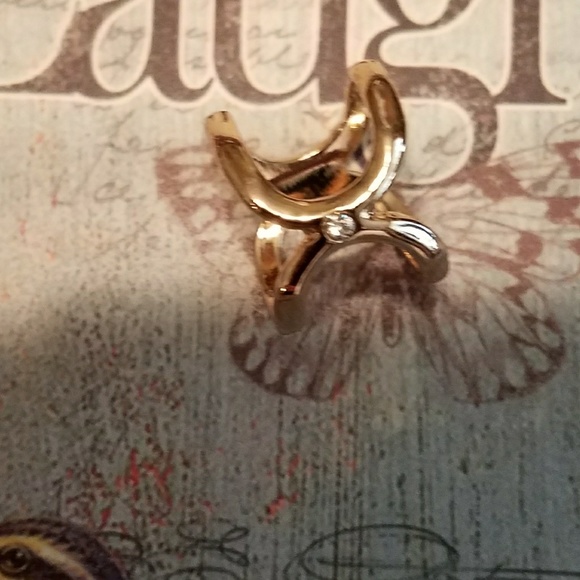 - ✅ 🎉HOST Pick 🎉GOLD-tone ring - Picture 2 of 5