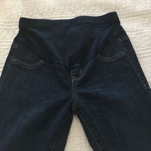 Dark wash Old Navy maternity skinny jeans