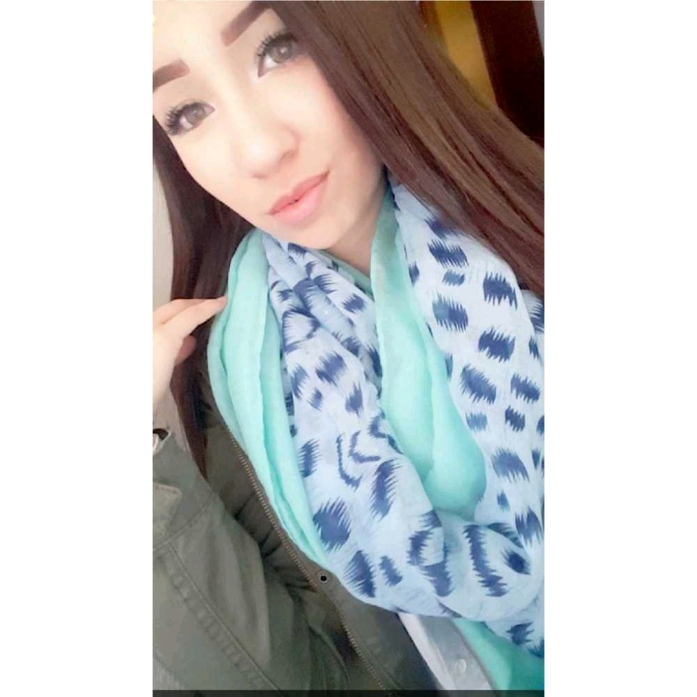 Meet your Posher, Noemi