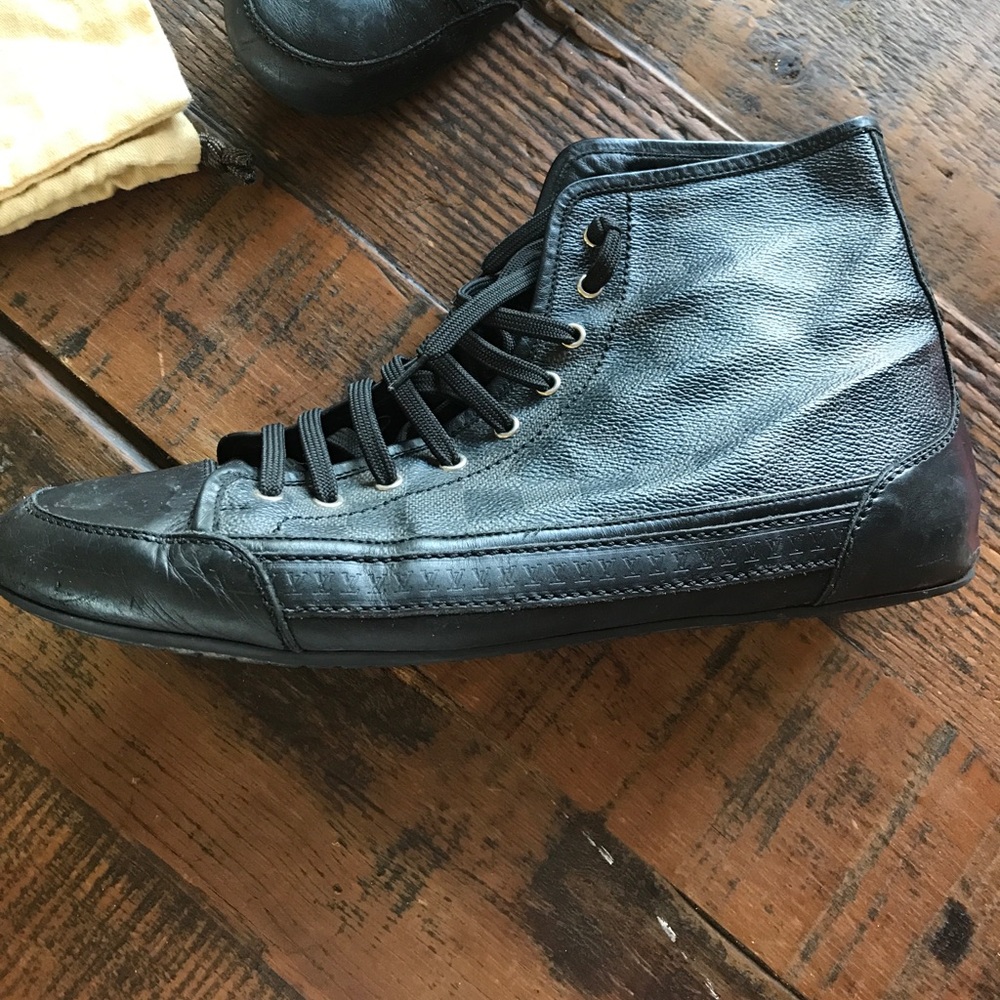 Louis Vuitton Damier Sneakers - Picture 2 of 8