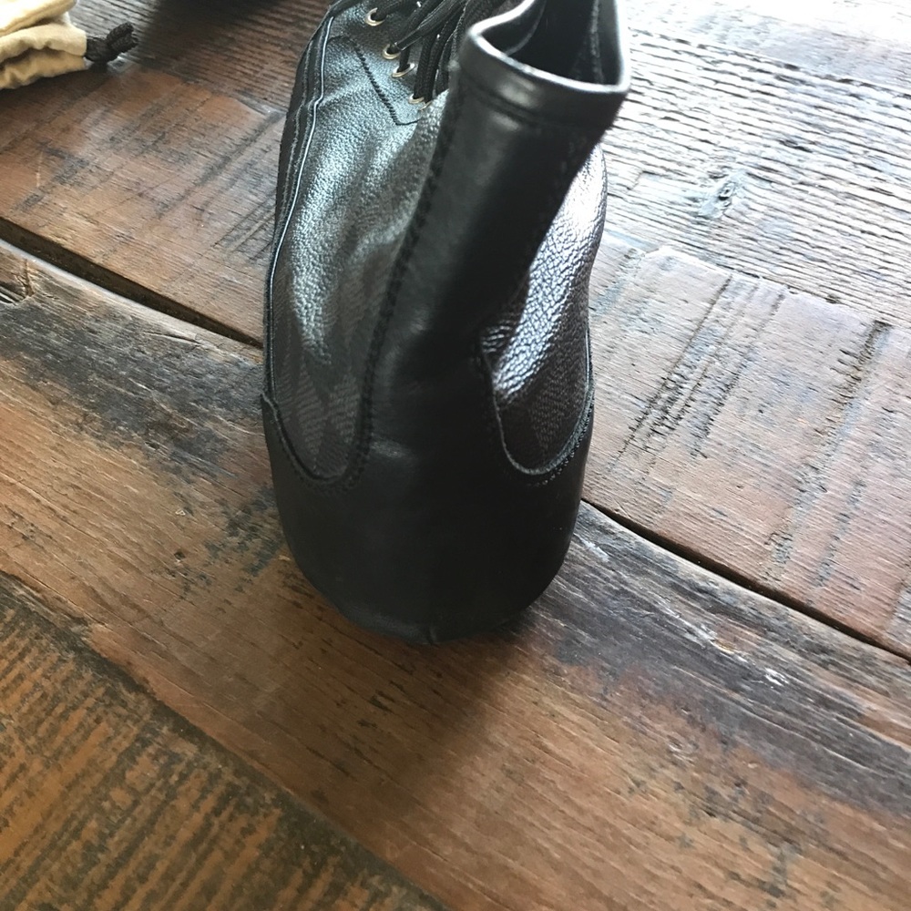 Louis Vuitton Damier Sneakers - Picture 6 of 8