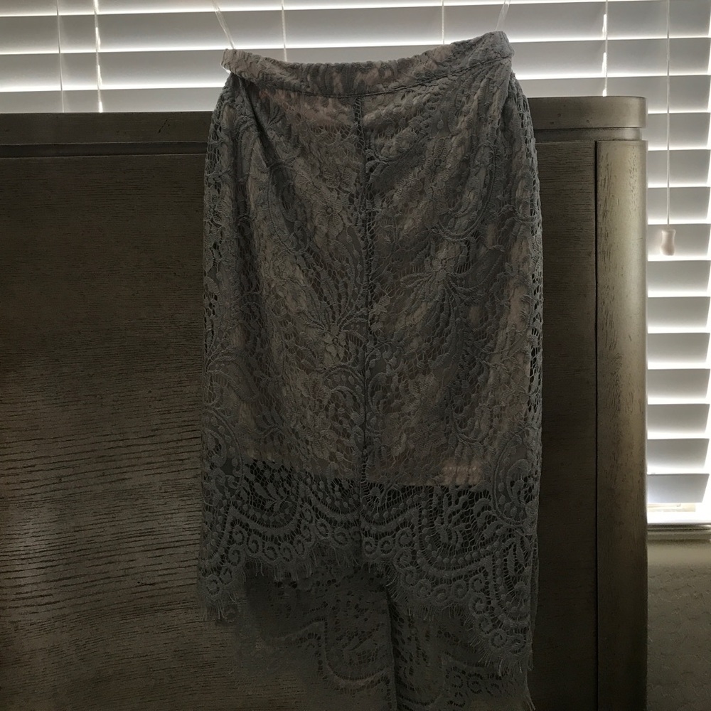 NWOT Lace overlay hi-lo skirt