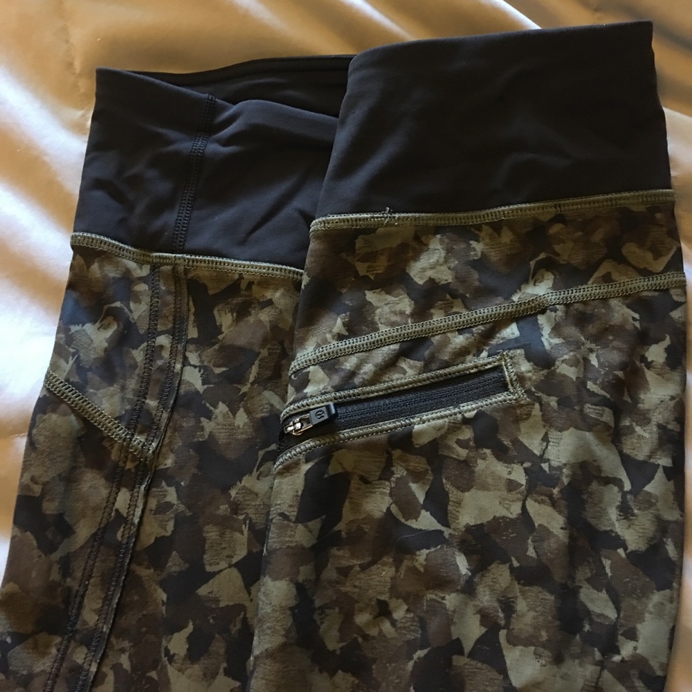Lululemon camo work out capris