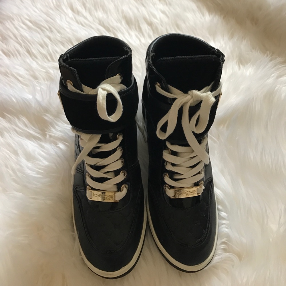 BEBE WEDGE SNEAKER 6.5