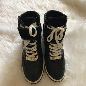 BEBE WEDGE SNEAKER 6.5