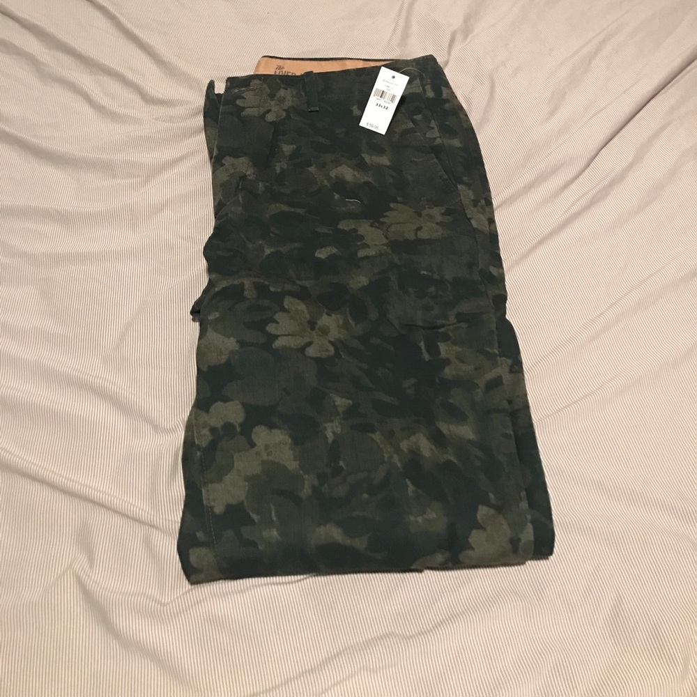 Steezy men's "lived in" FLORAL PATTERN chino pant