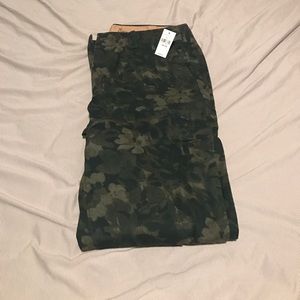 Steezy men's "lived in" FLORAL PATTERN chino pant