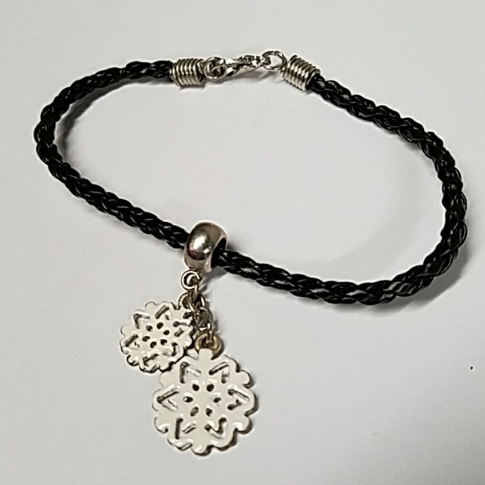 B550Snowflake Charm Black Leather Braided Bracelet