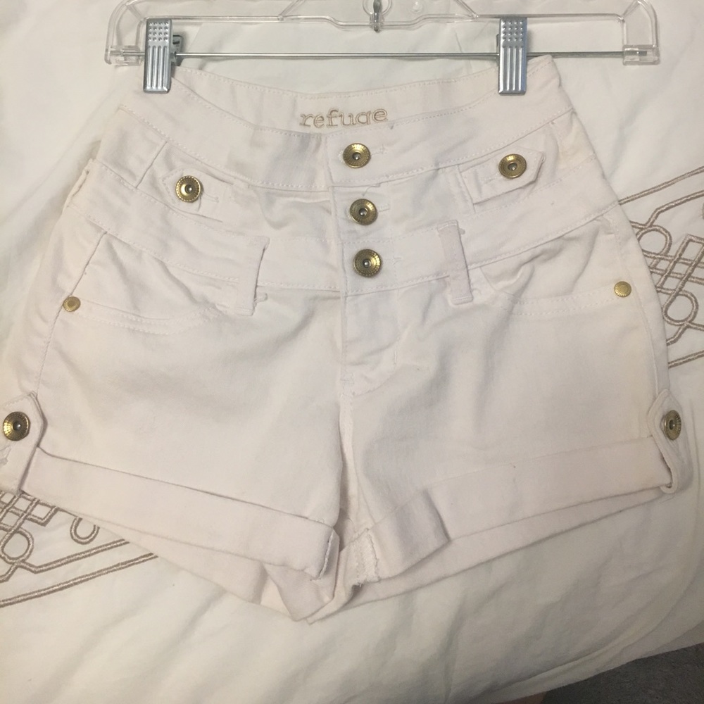 White high waisted shorts with gold details