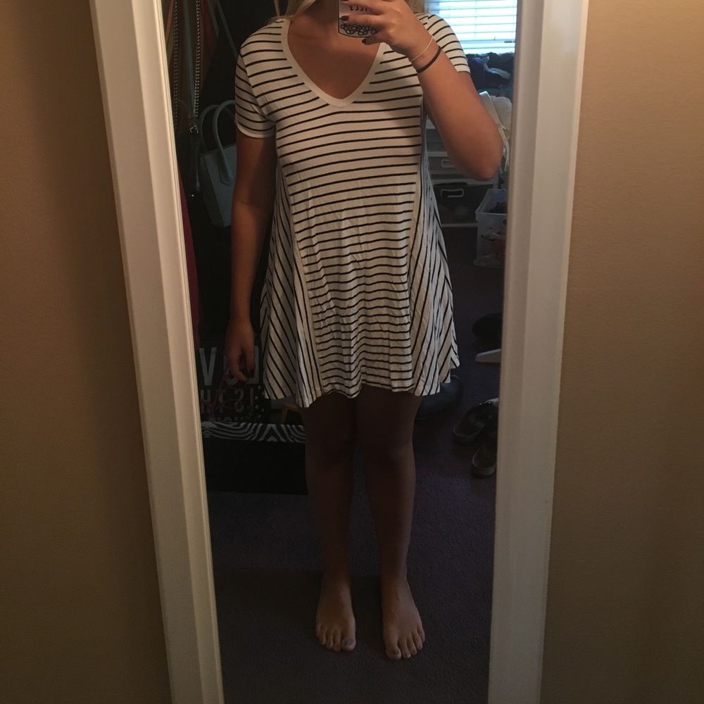 white with navy stripe tshirt dress