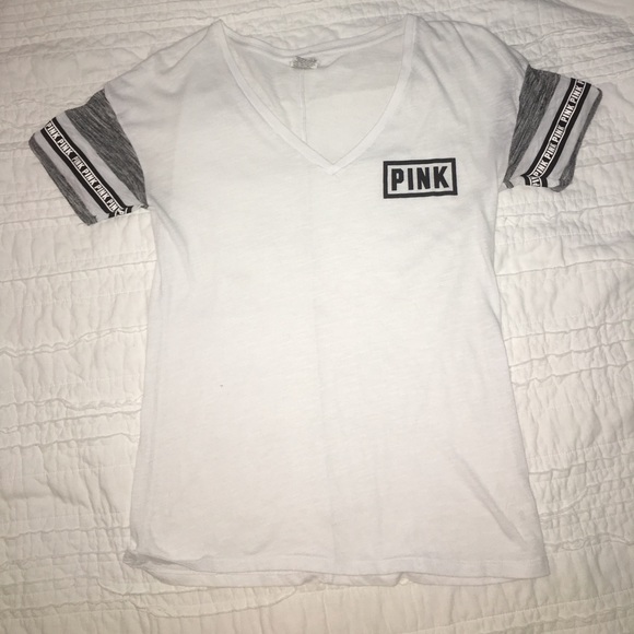 VS Pink t-shirt💓 - Picture 2 of 4