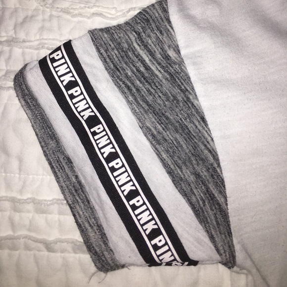 VS Pink t-shirt💓 - Picture 3 of 4