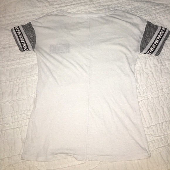 VS Pink t-shirt💓 - Picture 4 of 4