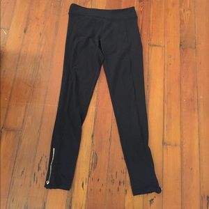 LULU LEMON LEGGINGS w zipper detail