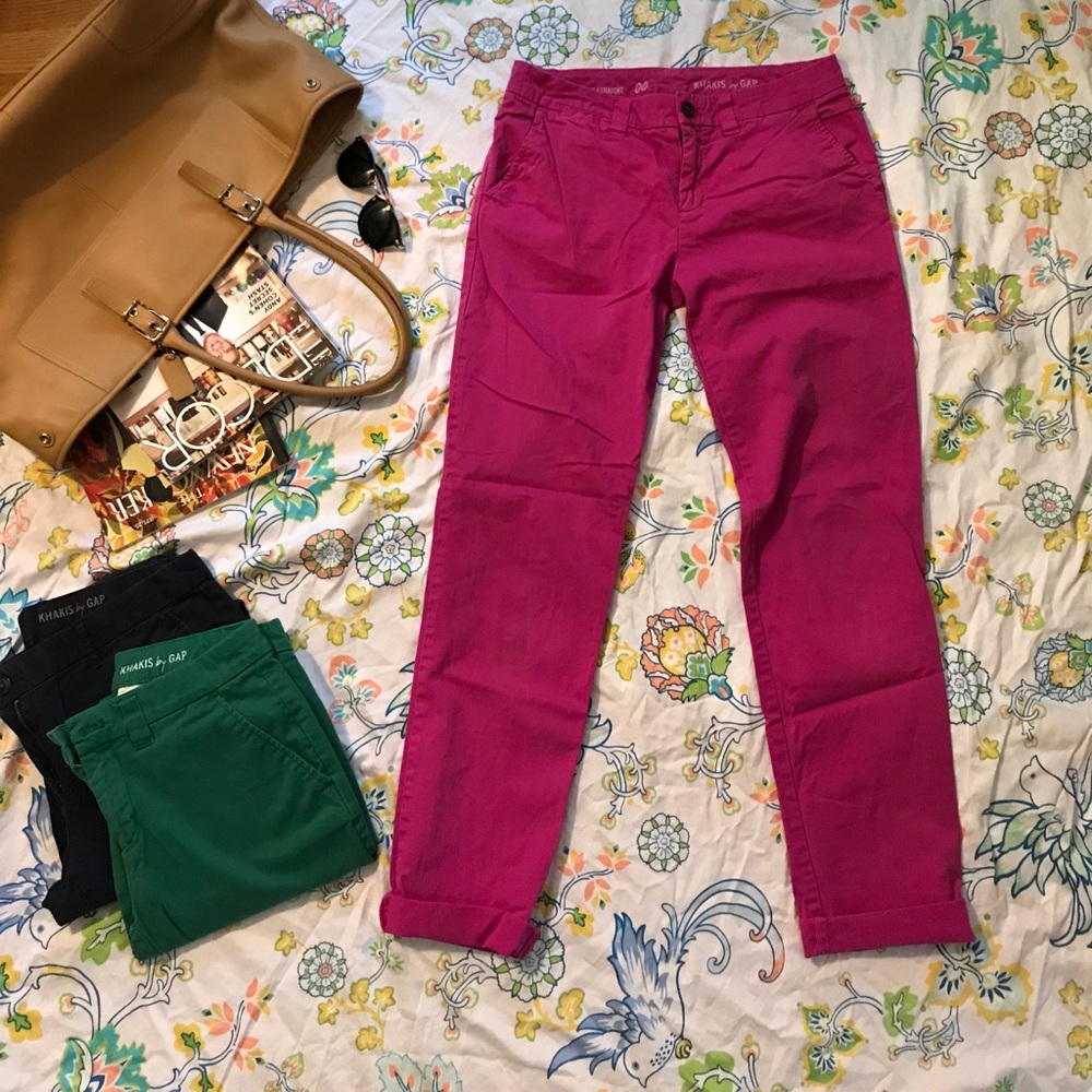 Gap Broken-In Straight Khakis. 00