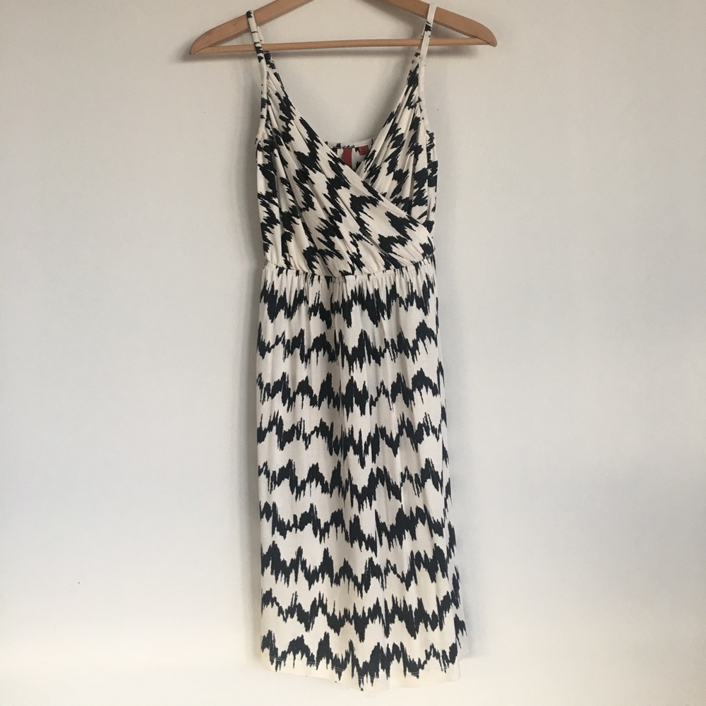 5/48 black/white dress