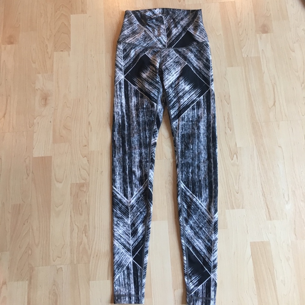 Lululemon wunder under pants, black and white