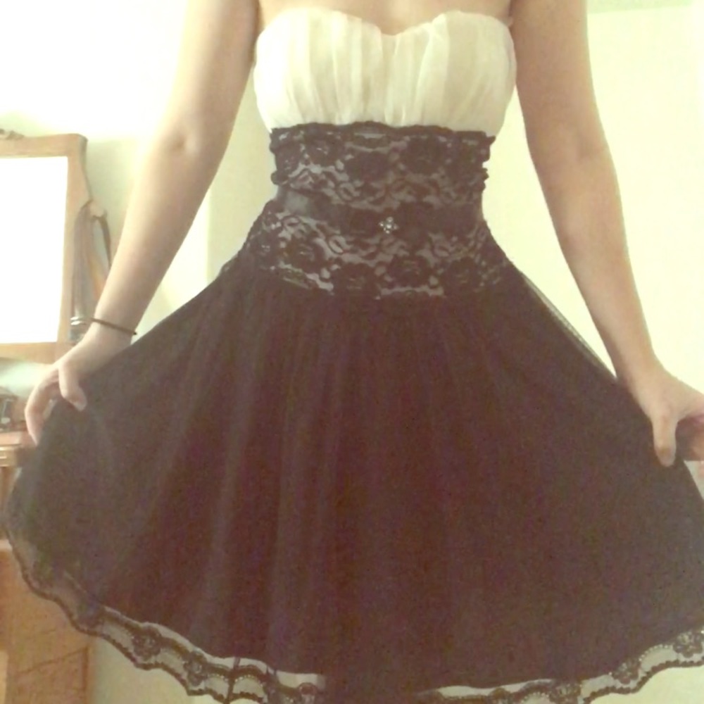 Pretty White and Black Strapless Holiday Dress