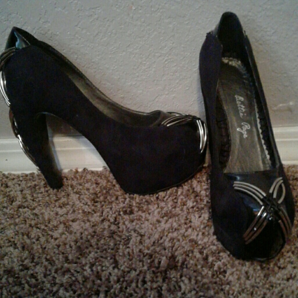 Heels - Picture 2 of 3