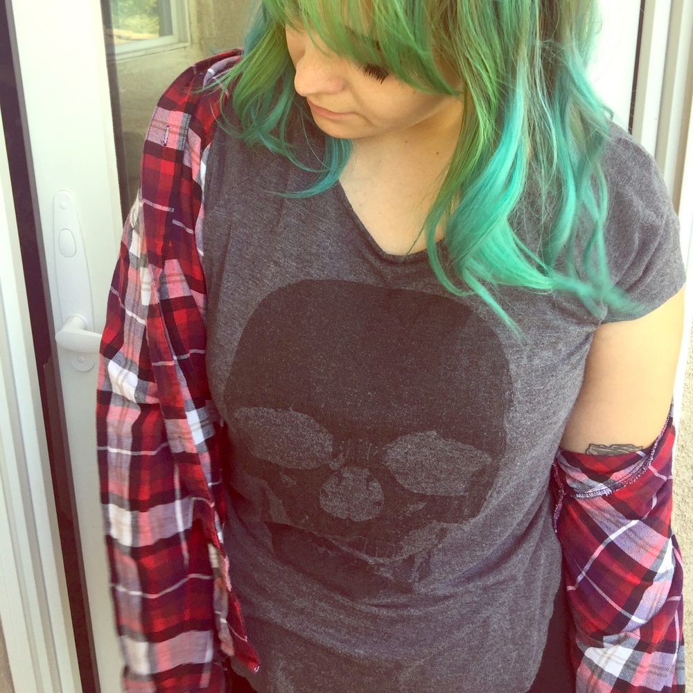 Grey skull t shirt
