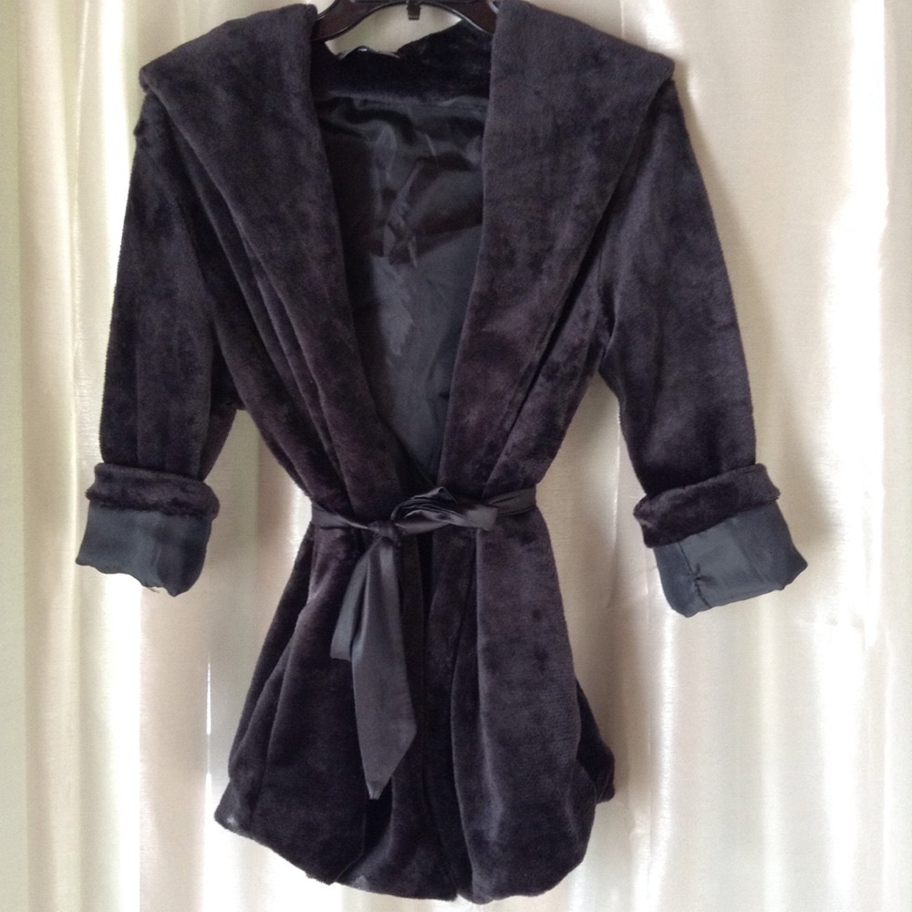 NWT BLACK PLUSH HOODED COVER UP WITH SIDE POCKETS