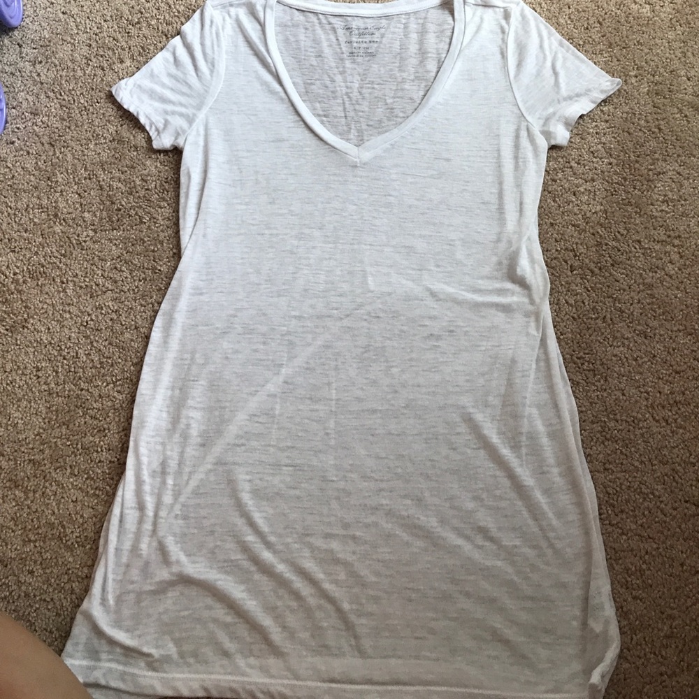 American eagle white v neck