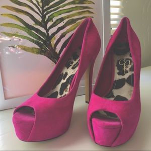 Jessica Simpson | Pink Pumps