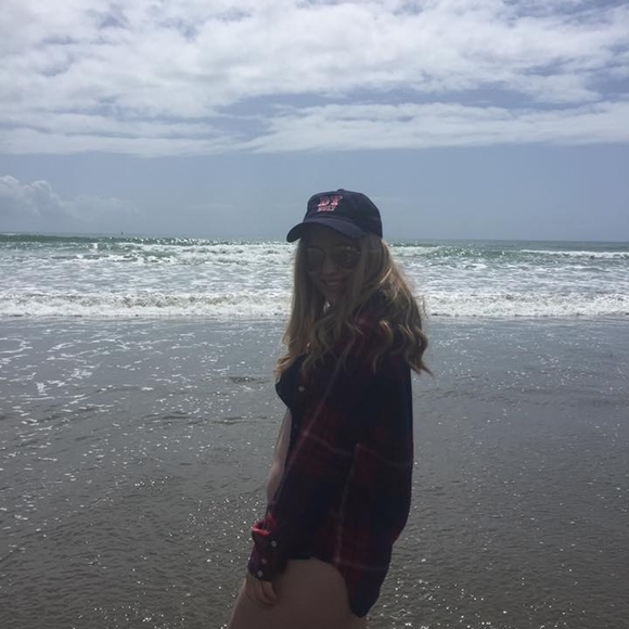 Meet your Posher, Mikayla - Picture 1 of 1