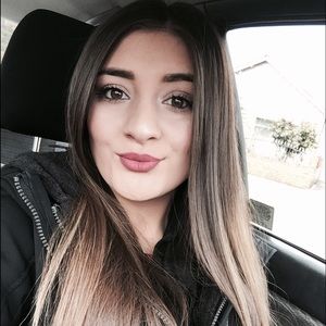 Meet your Posher, Cynthia