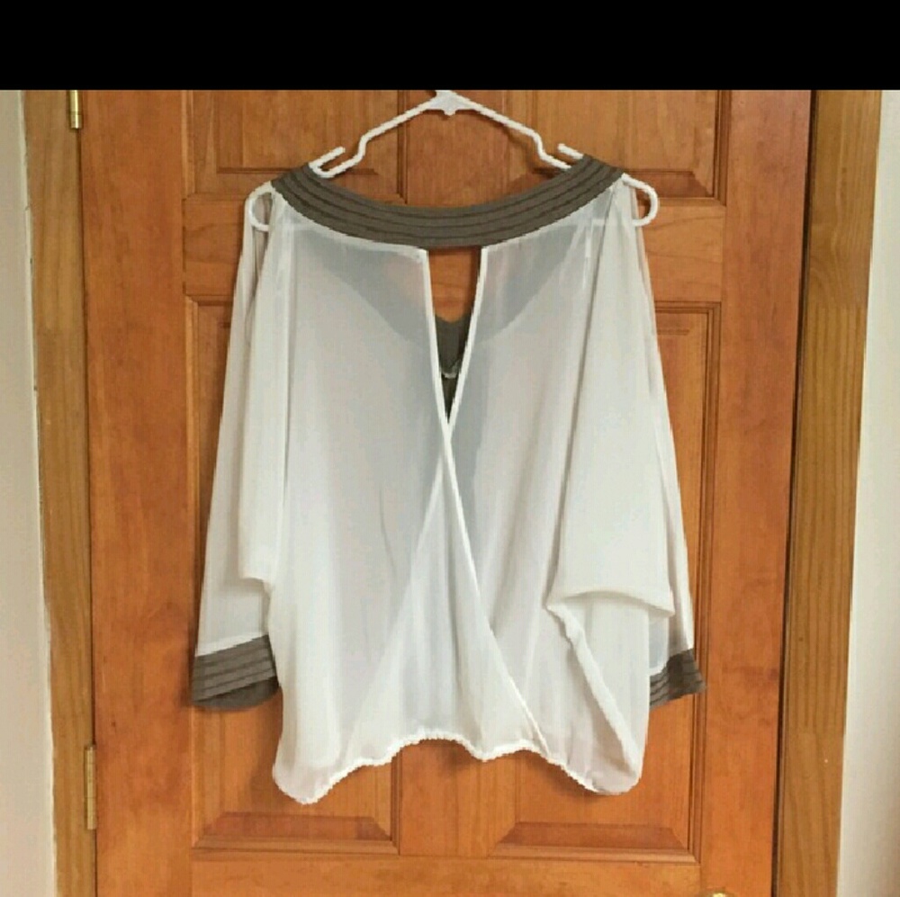 Great blouse so versitle and so flattering! - Picture 1 of 3