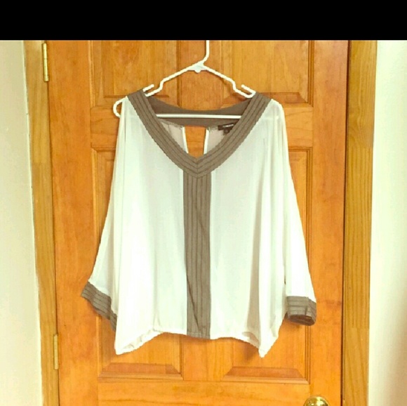 Great blouse so versitle and so flattering! - Picture 2 of 3