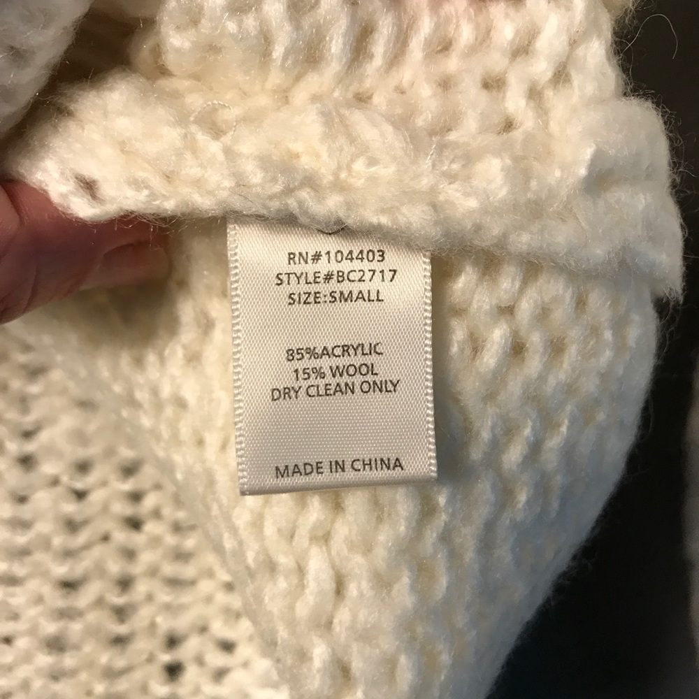 FINAL PRICE Adorable Urban Outfitters Cozy Sweater - Picture 7 of 7