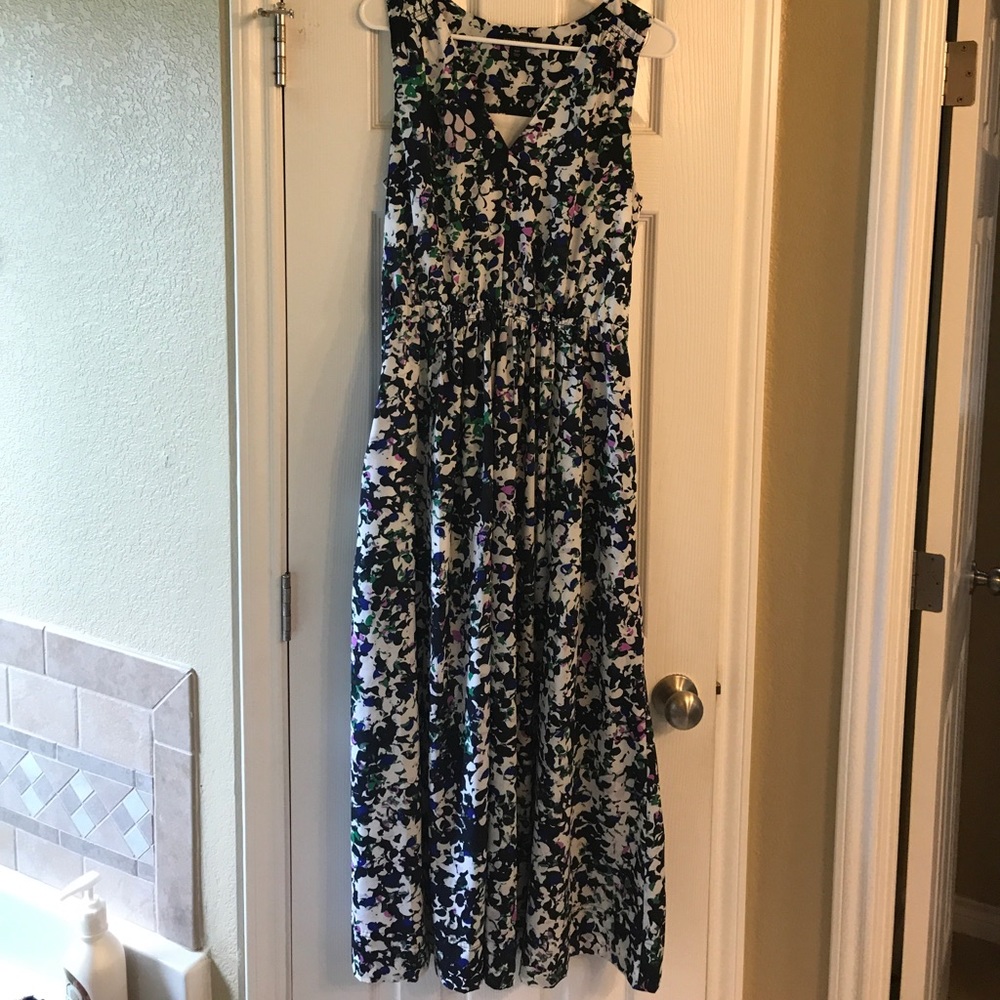 Sleeveless floral dress