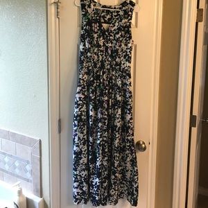Sleeveless floral dress
