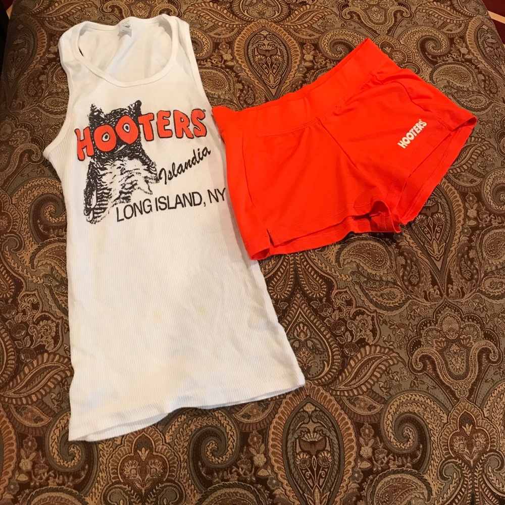 Hooters outfit