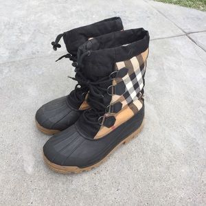Burberry Snow boots. Size US 8/9.